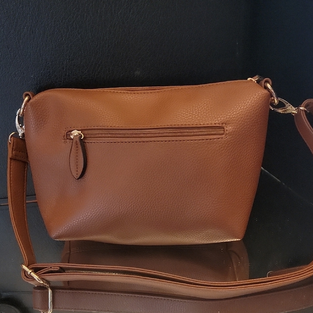 I M ❤️Elegant Brown Leather Crossbody Bag